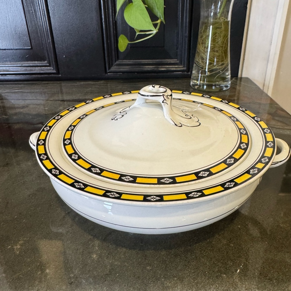 Bridgwood England White Ceramic serving dish with lid